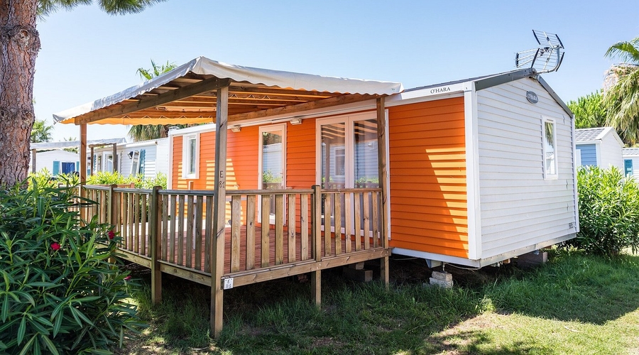 Camping Marvilla Parks - Le Soleil De La Mediterranee — building
