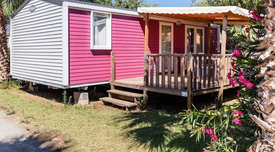 Camping Marvilla Parks - Le Soleil De La Mediterranee — building