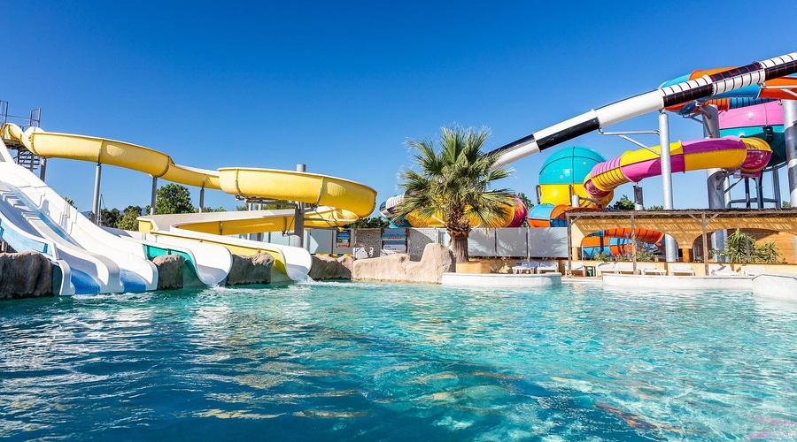 Camping Marvilla Parks - Le Soleil De La Mediterranee — waterslidesOlder