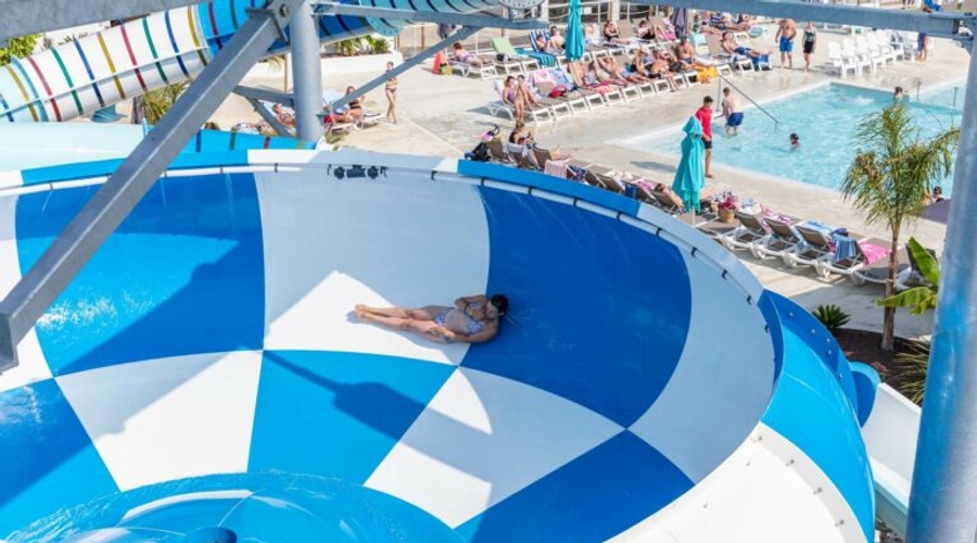 Camping Marvilla Parks - Les Menhirs — waterslidesOlder