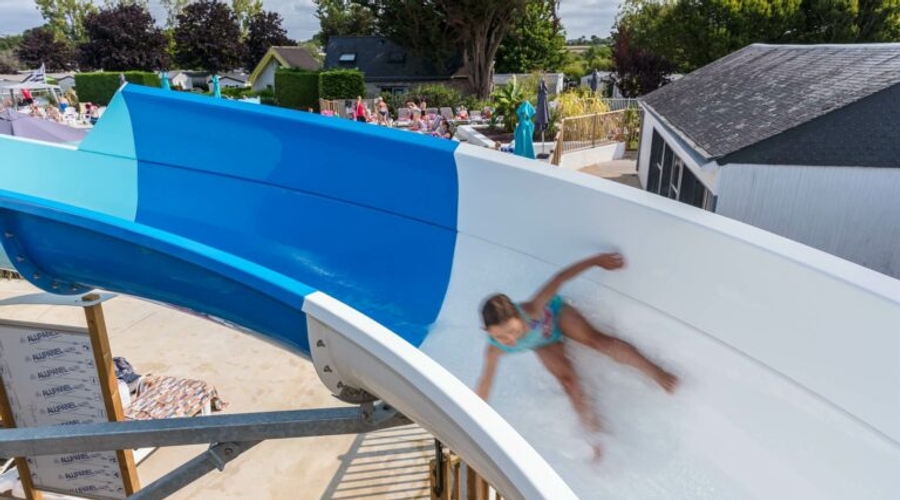 Camping Marvilla Parks - Les Menhirs — waterslidesOlder