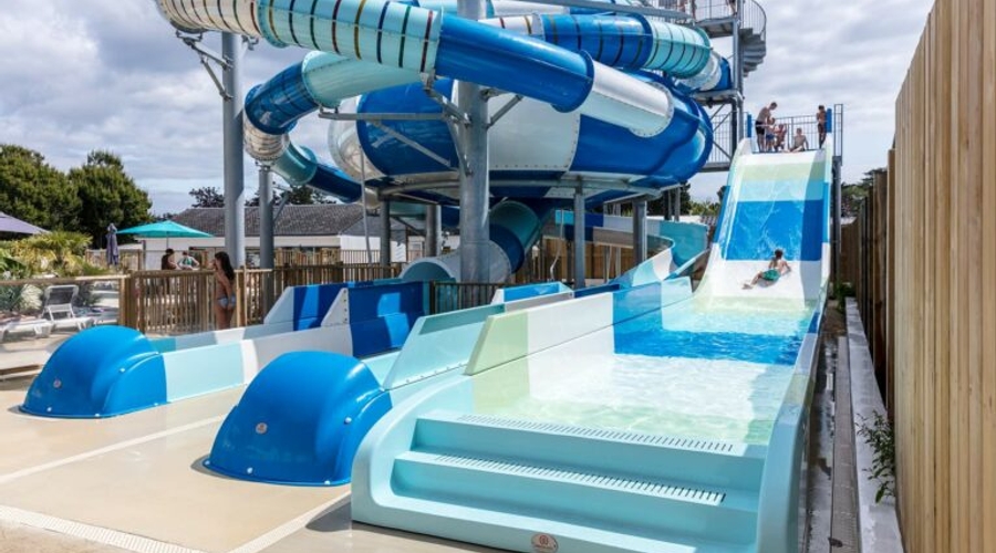 Camping Marvilla Parks - Les Menhirs — waterslidesOlder