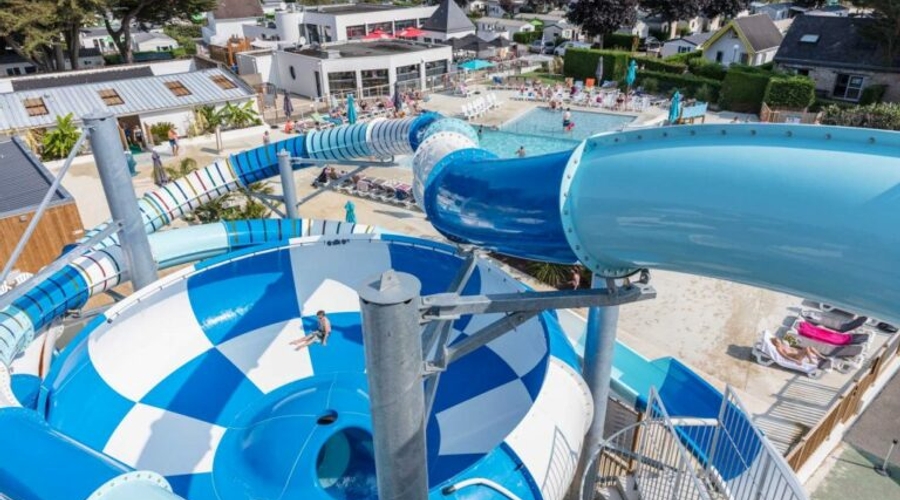 Camping Marvilla Parks - Les Menhirs — waterslidesOlder