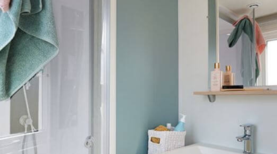 Camping Marvilla Parks - Les Menhirs — bathroom