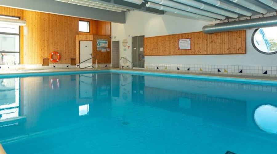 Camping Marvilla Parks - Les Menhirs — poolIndoor