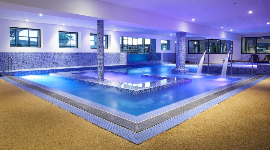 Camping le beach garden — poolIndoor