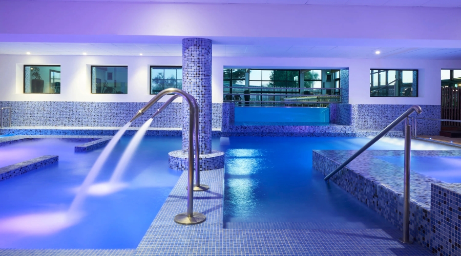 Camping le beach garden — poolIndoor