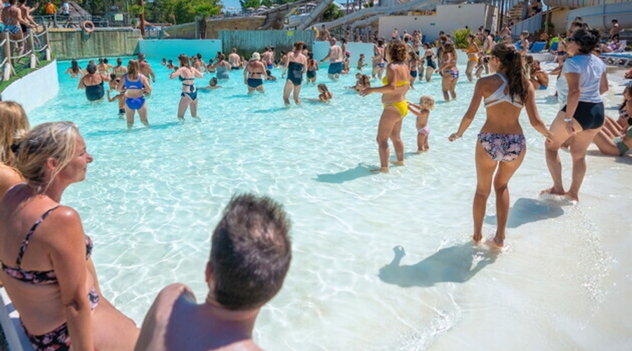Camping Le Vieux Port — pool
