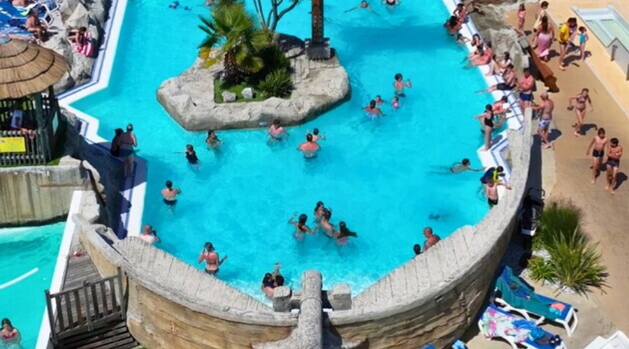 Camping Le Vieux Port — pool