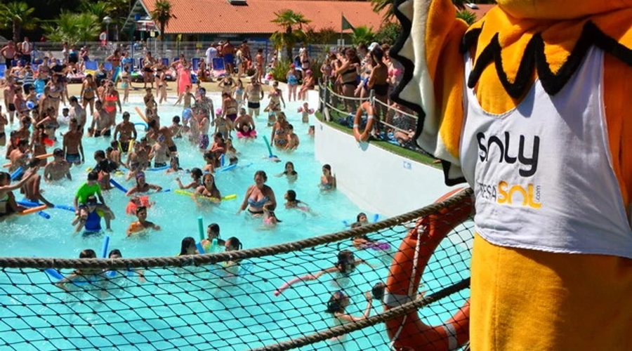 Camping Le Vieux Port — pool