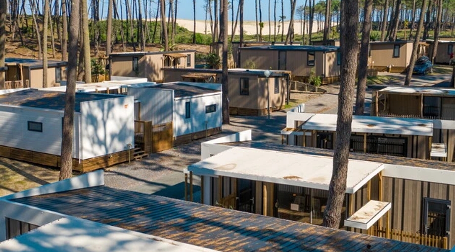 Camping Le Vieux Port — building