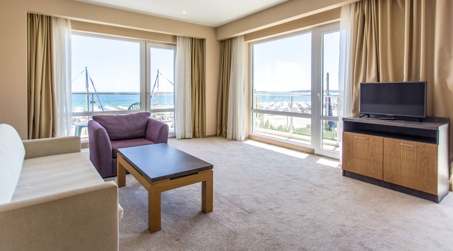 DIT Evrika Beach Club Hotel — room
