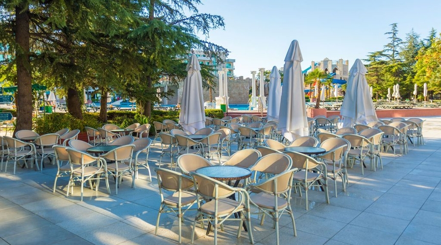 DIT Evrika Beach Club Hotel — seatingOutdoor