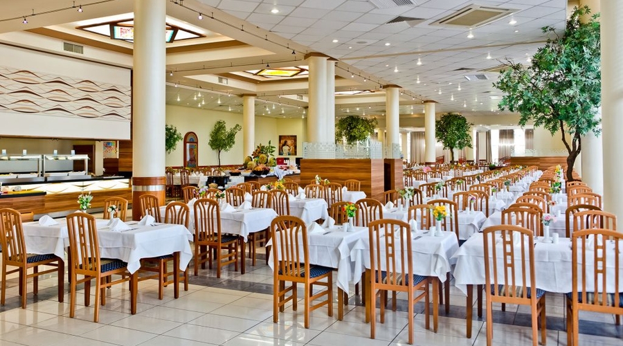 DIT Evrika Beach Club Hotel — restaurant