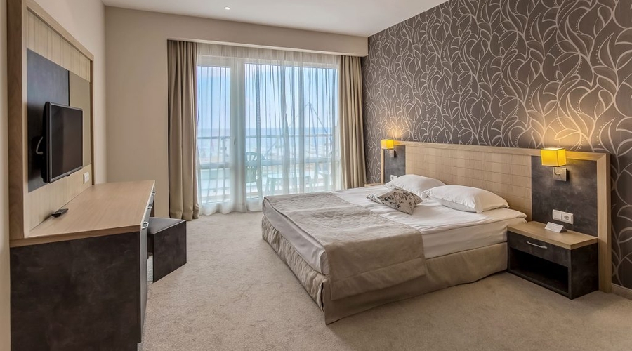 DIT Evrika Beach Club Hotel — room