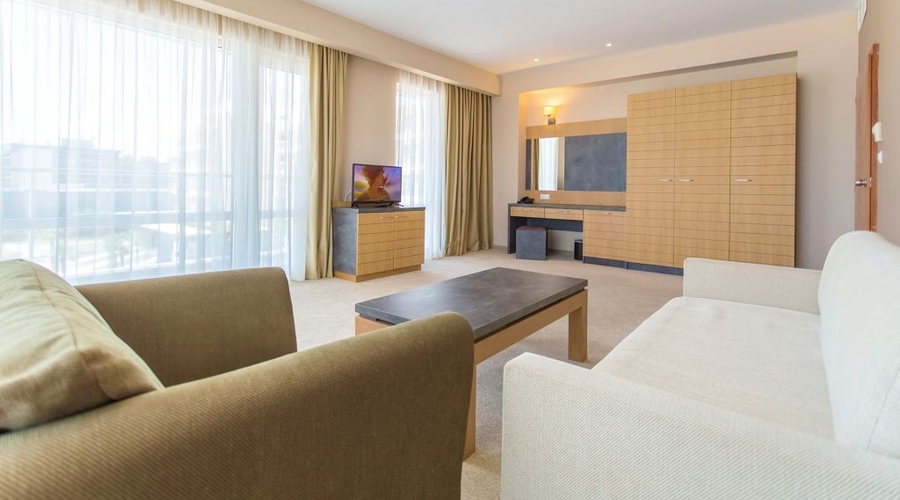 DIT Evrika Beach Club Hotel — room