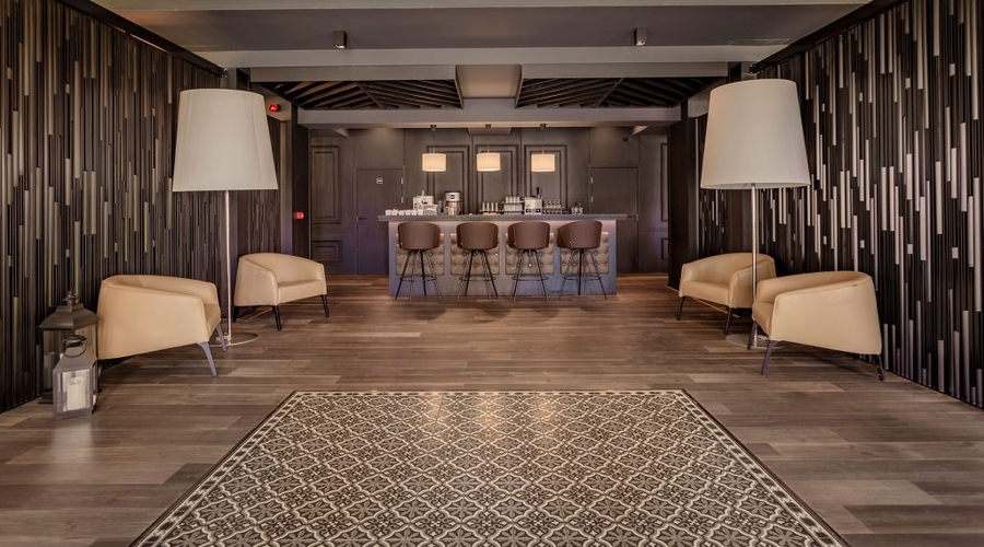 DIT Evrika Beach Club Hotel — bar