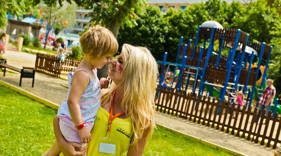 DIT Evrika Beach Club Hotel — playarea