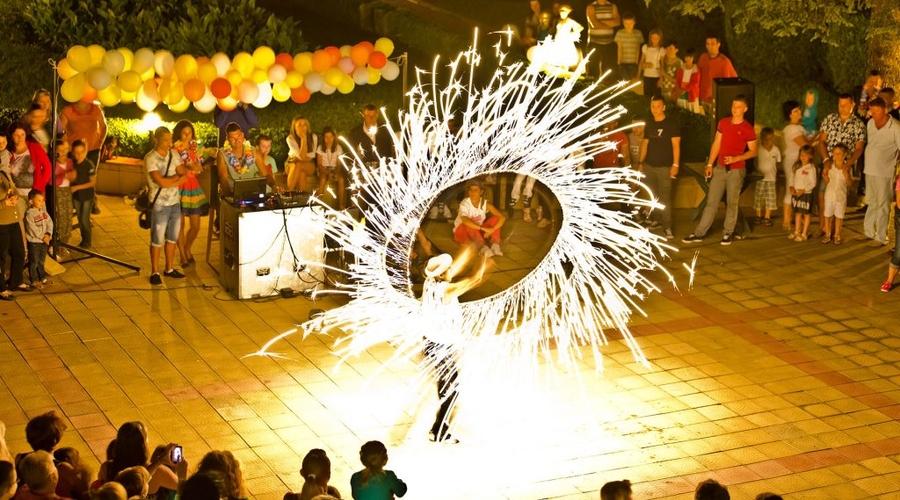 DIT Evrika Beach Club Hotel — entertainment