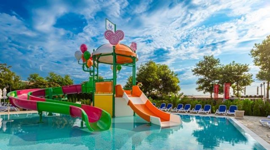 Hotel Martinez — waterslidesYoung
