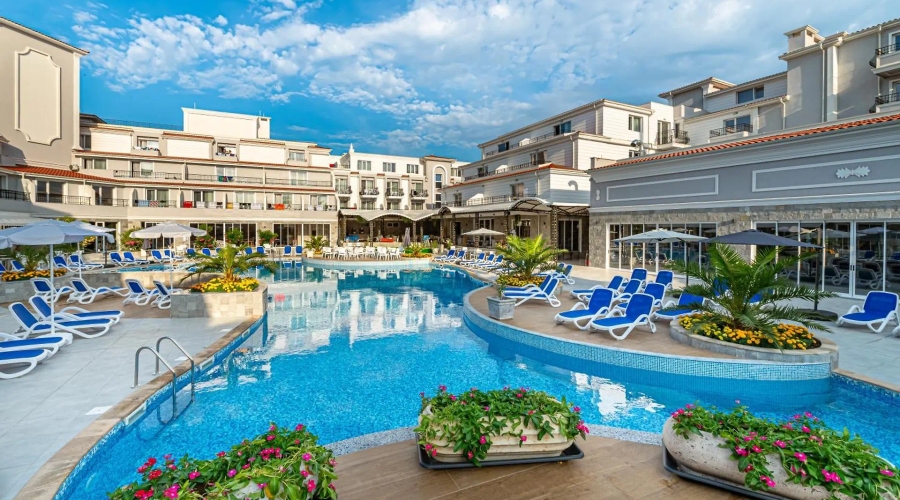 Hotel Martinez — pool