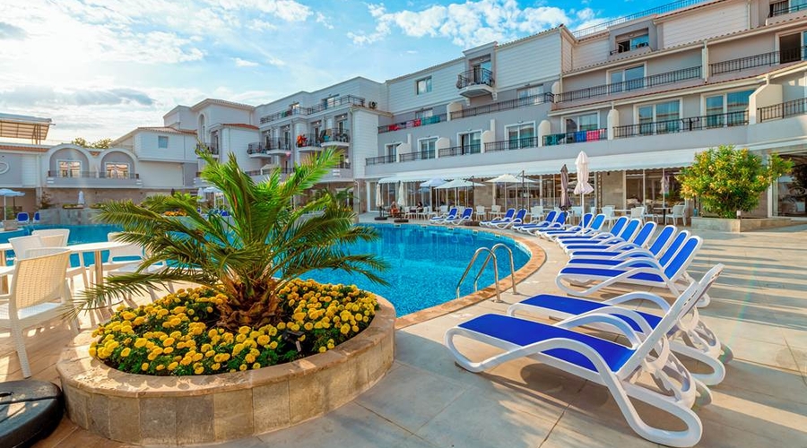 Hotel Martinez — pool