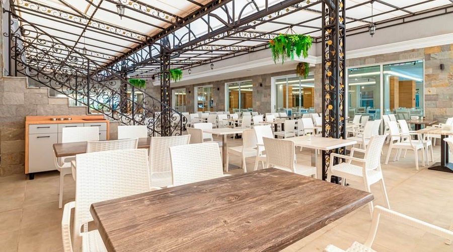 Hotel Martinez — restaurant