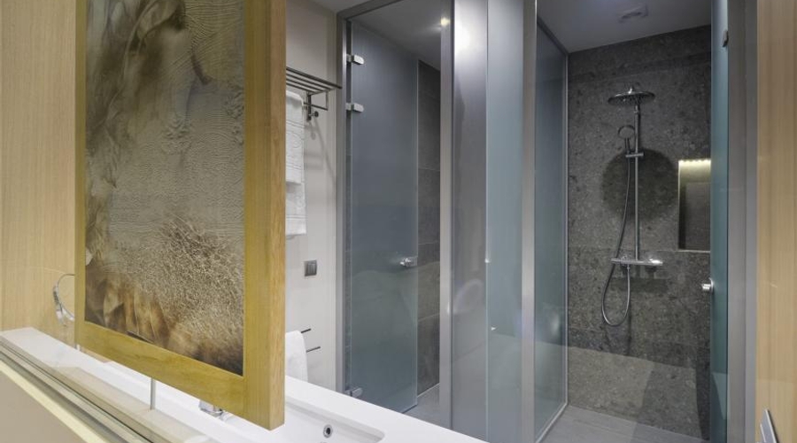 Viva Mare Beach Hotel — bathroom