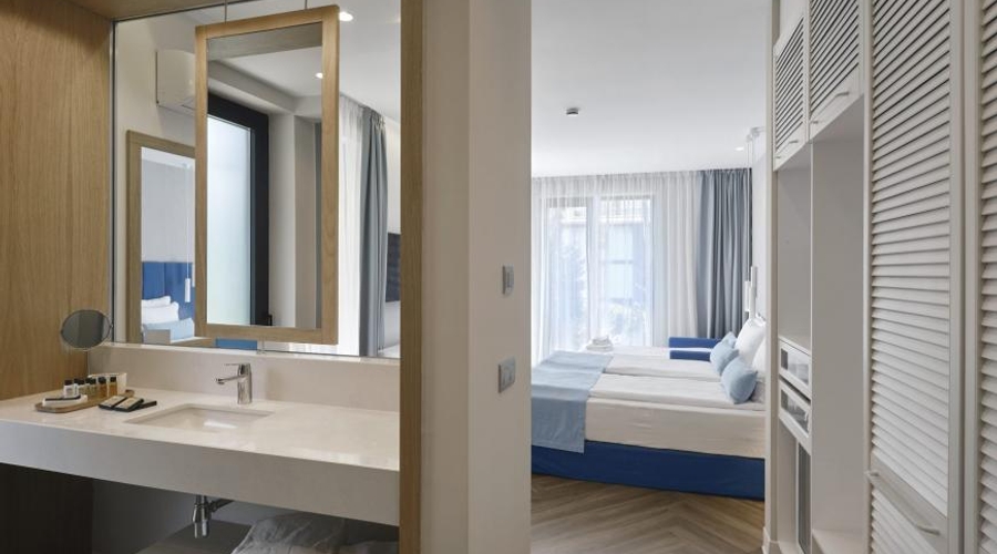 Viva Mare Beach Hotel — bathroom