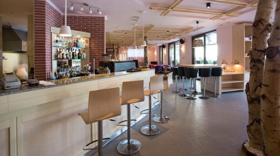Viva Mare Beach Hotel — bar