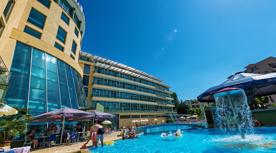 Ivana Palace Hotel — pool