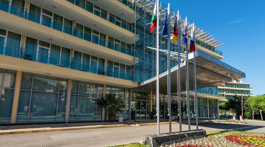Ivana Palace Hotel — frontage