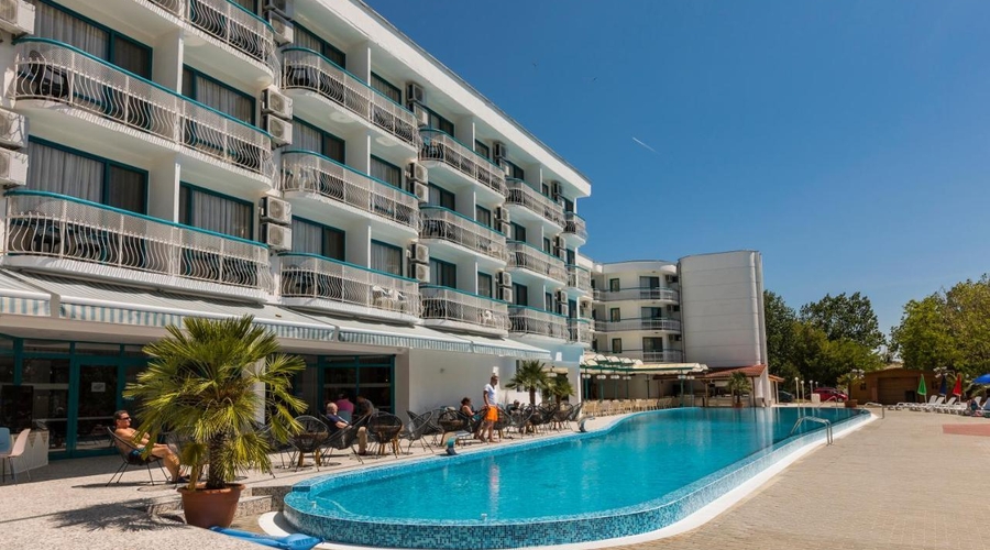 Zefir Hotel — pool