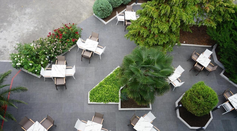 Zefir Hotel — seatingOutdoor