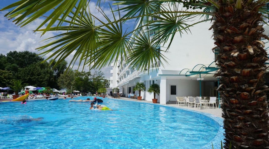 Zefir Hotel — pool