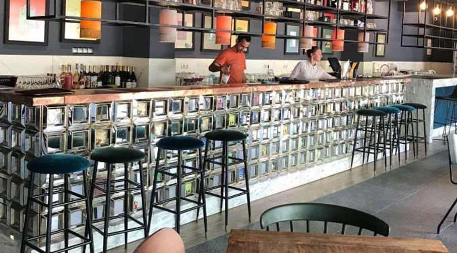 Zefir Hotel — bar