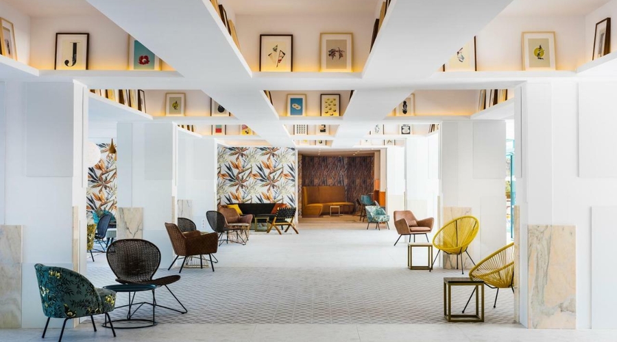 Zefir Hotel — lobbyHallway