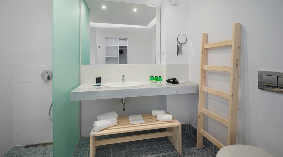 Sunrise Blue Magic Resort — bathroom