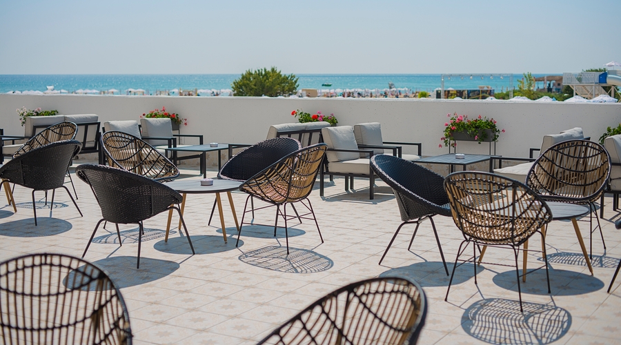 Sunrise Blue Magic Resort — seatingOutdoor