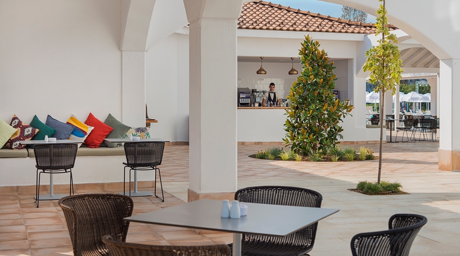 Sunrise Blue Magic Resort — seatingOutdoor