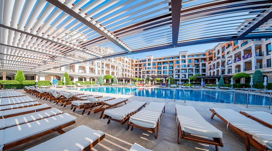 Premier Fort Beach Hotel — seatingOutdoor