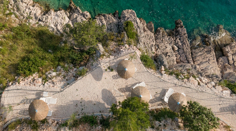 Gava Waterman Milna Resort & Cottages — beach