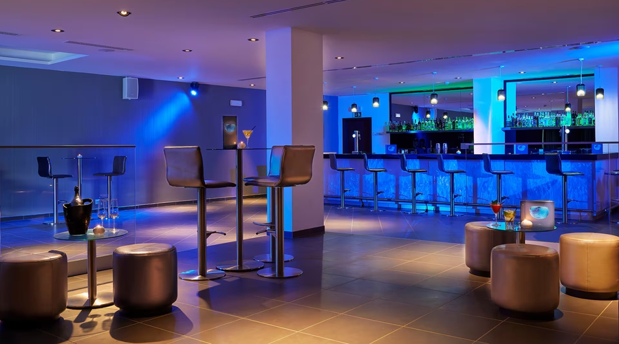 Melia Dunas Beach Resort & Spa — bar