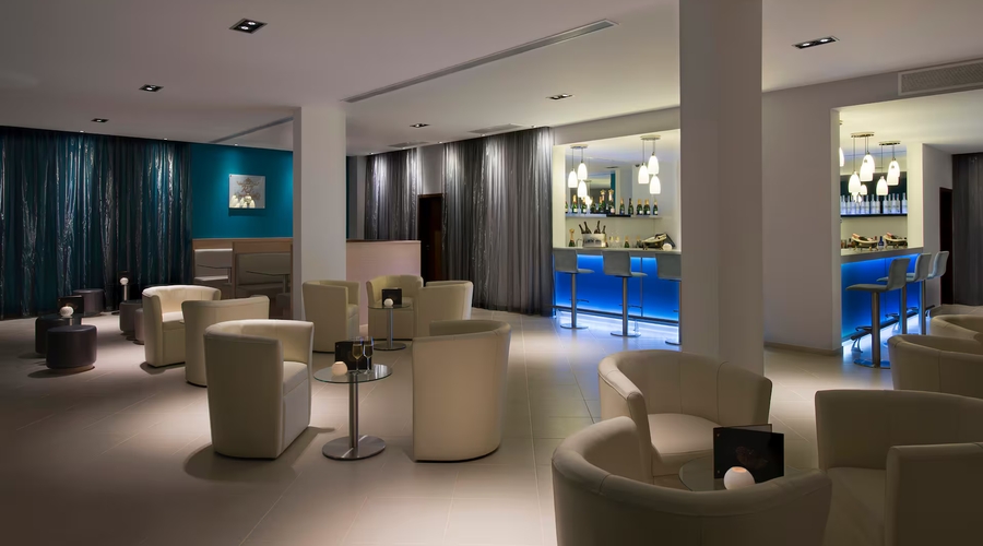 Melia Dunas Beach Resort & Spa — bar
