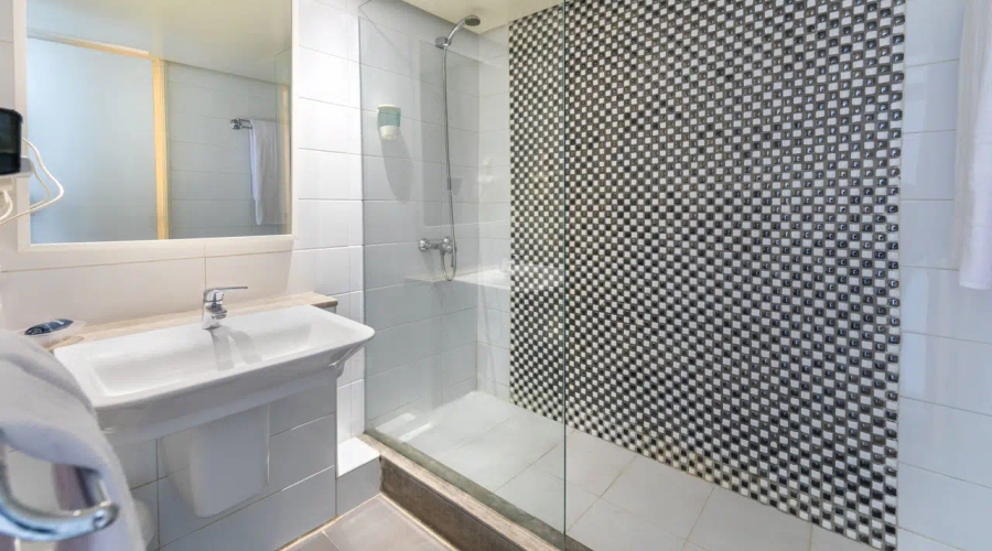 Hotel Marhaba Beach — bathroom