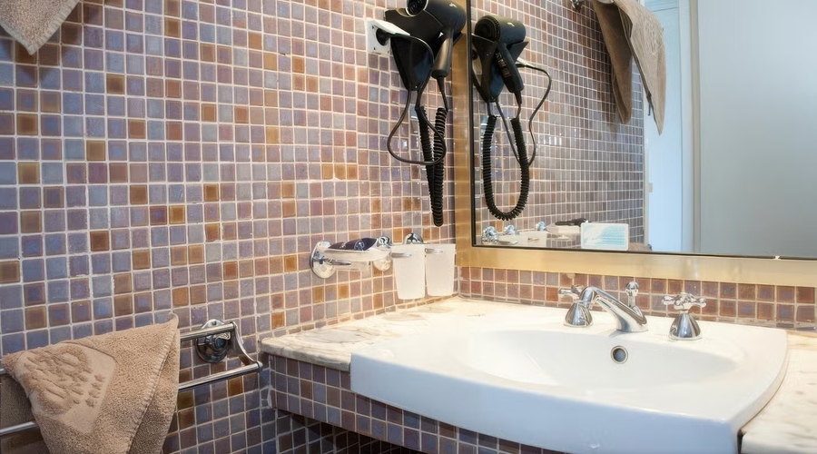 Hotel Marhaba Beach — bathroom